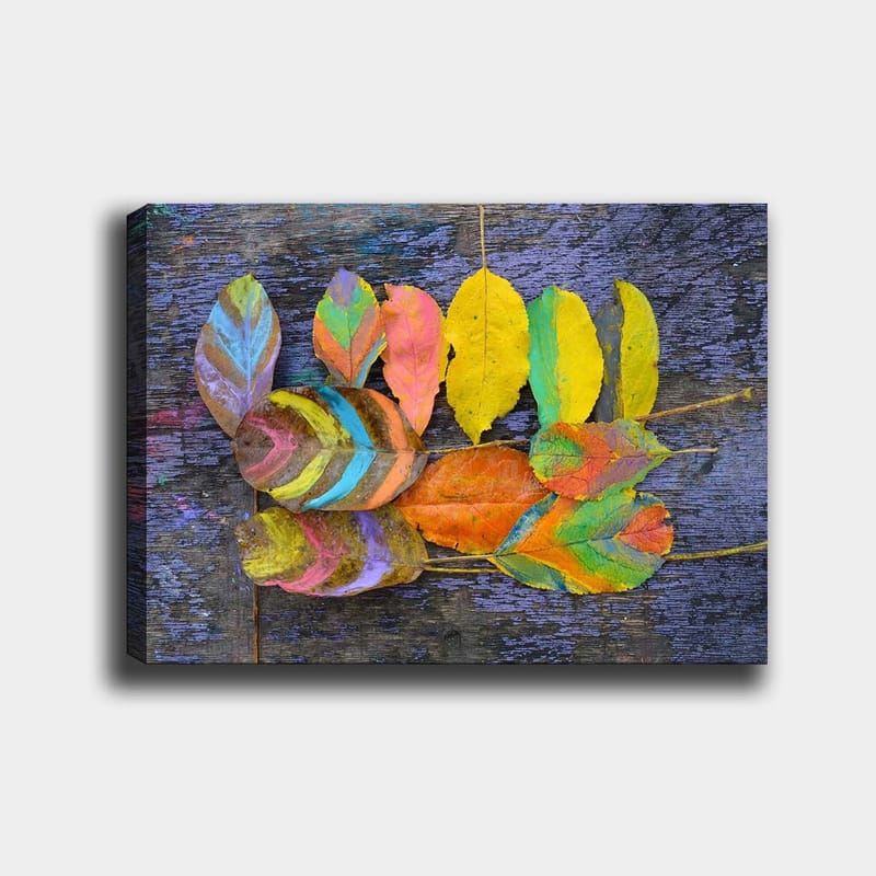 Canvas taulu 70x100 cm - Värikkäät lehdet tummalla pohjalla, Keltainen / Oranssi / Vihreä