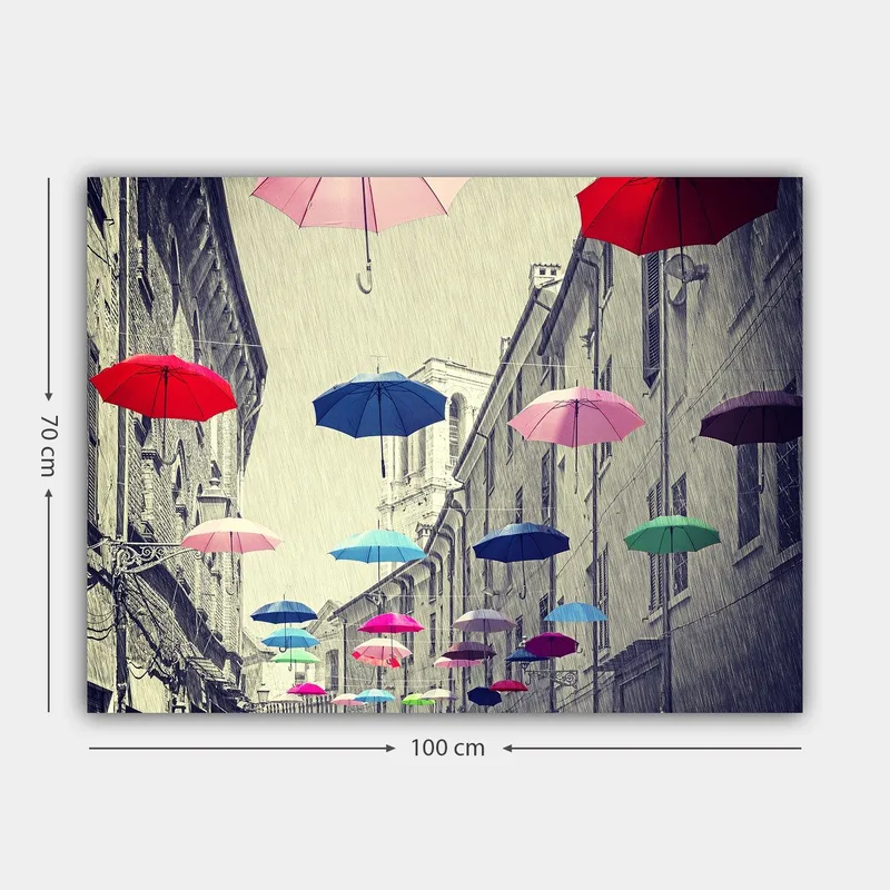 Canvas taulu 70x100 cm - Värikkäät sateenvarjot leijuvat harmaan kaupungin kadun yllä - Punainen / Sininen / Vaaleanpunainen - Sisustustuotteet - Taulu & taide - Canvas-taulu