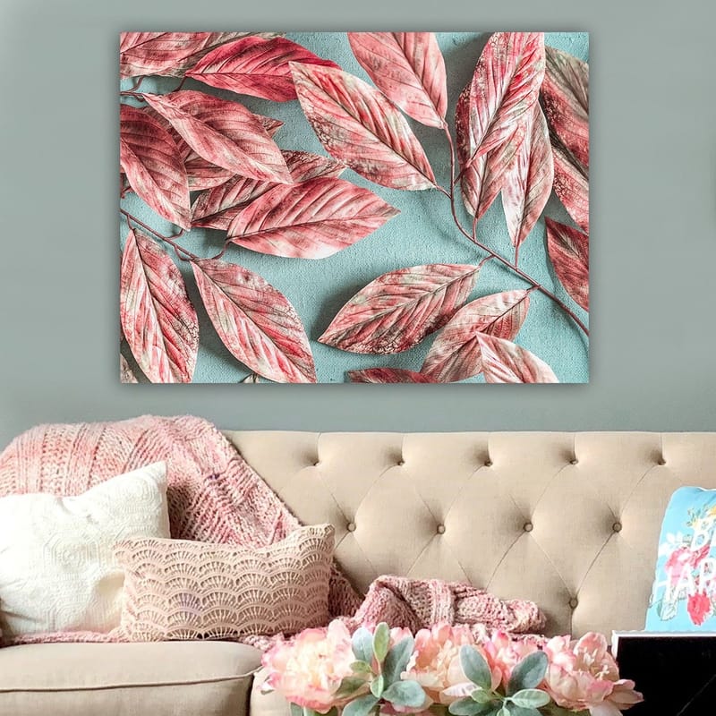 Canvas taulu 70x100 cm - Värikkäitä lehtiä vaaleanpunaisissa ja punaisissa sävyissä vaaleansinistä taustaa vasten - Vaaleanpunainen / Vaaleansininen - Sisustustuotteet - Taulu & taide - Canvas-taulu