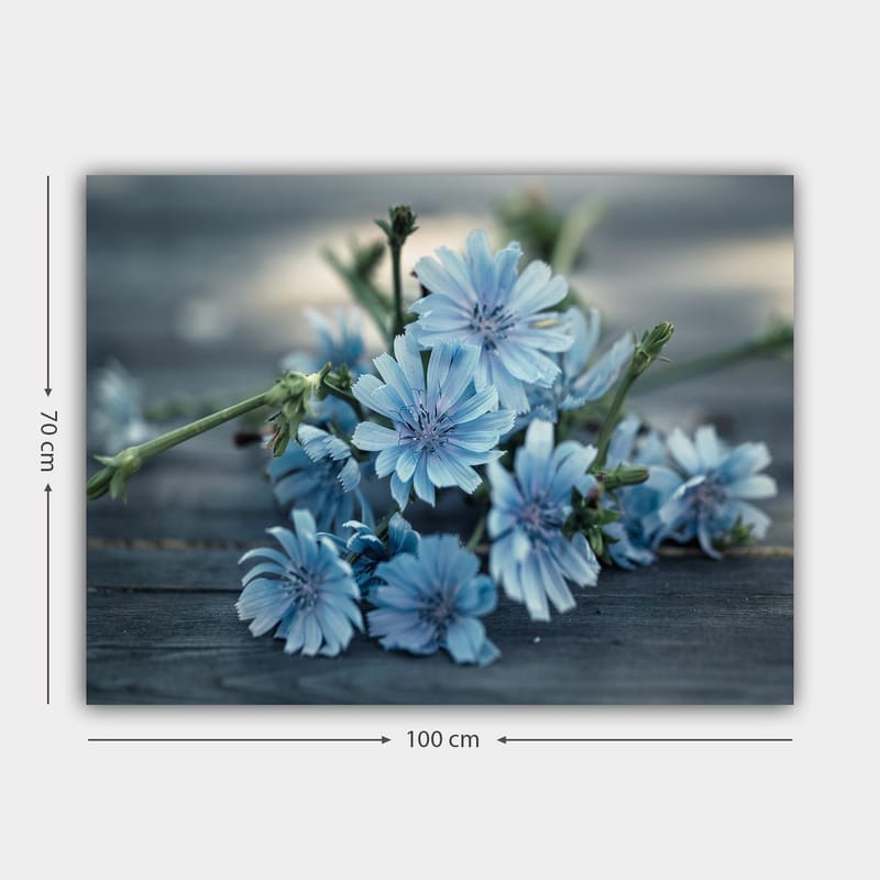 Canvas taulu 70x100 cm - Vaaleansinisten kukkien kimppu tummalla pinnalla - Vaaleansininen / Vihreä - Sisustustuotteet - Taulu & taide - Canvas-taulu