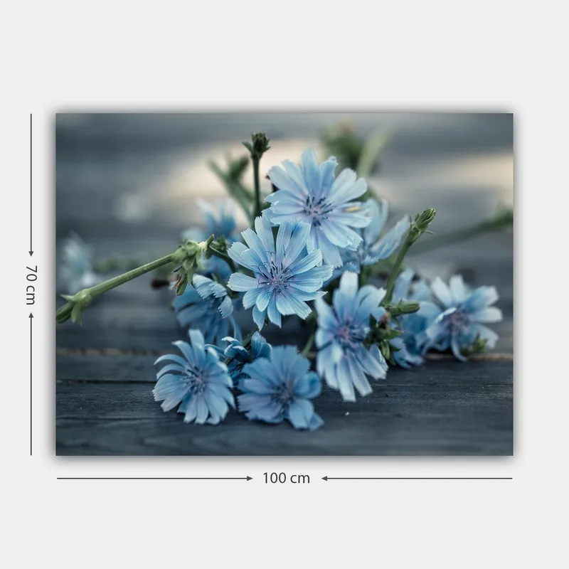 Canvas taulu 70x100 cm - Vaaleansinisten kukkien kimppu tummalla pinnalla - Vaaleansininen / Vihreä - Sisustustuotteet - Taulu & taide - Canvas-taulu