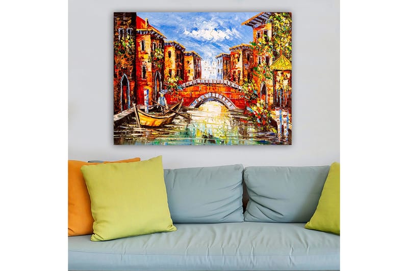 Canvas taulu 70x100 cm - Viehättävä kanava värikkäine rakennuksineen ja sillan ali liukuva vene - Oranssi / Sininen / Vihreä - Sisustustuotteet - Taulu & taide - Canvas-taulu