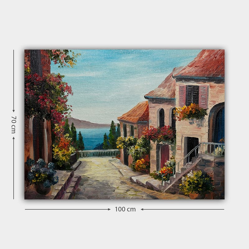 Canvas taulu 70x100 cm - Viehättävä katu kukkien ja talojen ympäröimänä meren rannalla - Sininen / Terrakotta / Vihreä - Sisustustuotteet - Taulu & taide - Canvas-taulu