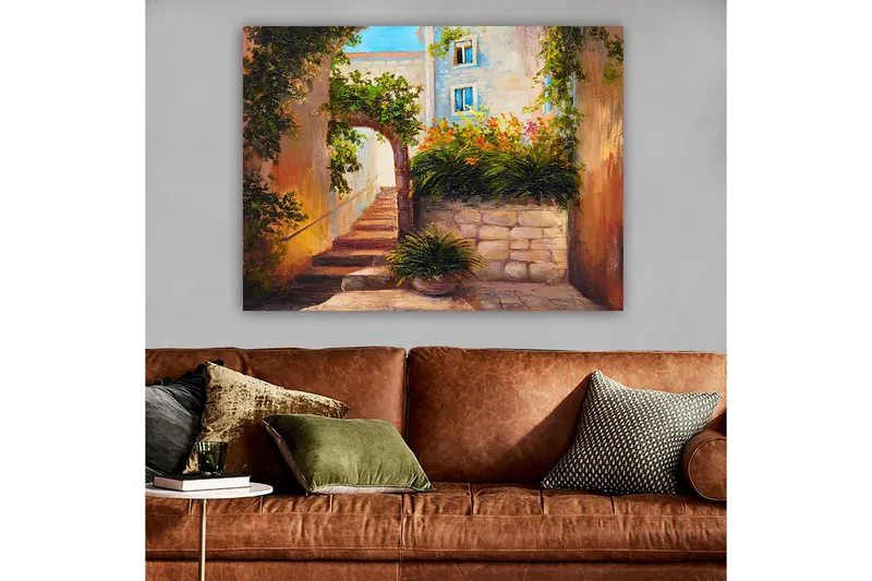 Canvas taulu 70x100 cm - Viehättävä kuja portaikkoineen, vehreyden ja kukkien ympäröimänä, Vihreä / Beige / Oranssi