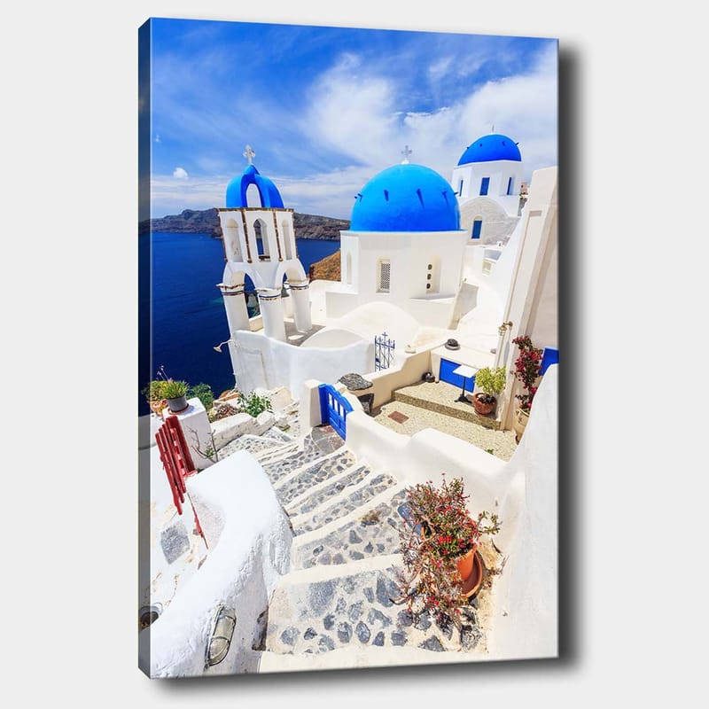Canvas taulu 70x100 cm - Viehättävä näkymä valkoisista taloista sinisine kupoleineen ja päällystetystä tiestä kreikkalaisella saarella - Sininen / Valkoinen - Sisustustuotteet - Taulu & taide - Canvas-taulu