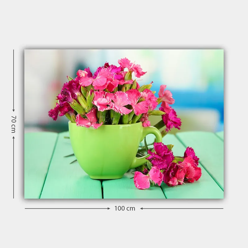 Canvas taulu 70x100 cm - Vihreä kuppi täytettynä vaaleanpunaisilla kukilla - Vihreä / Vaaleanpunainen - Sisustustuotteet - Taulu & taide - Canvas-taulu