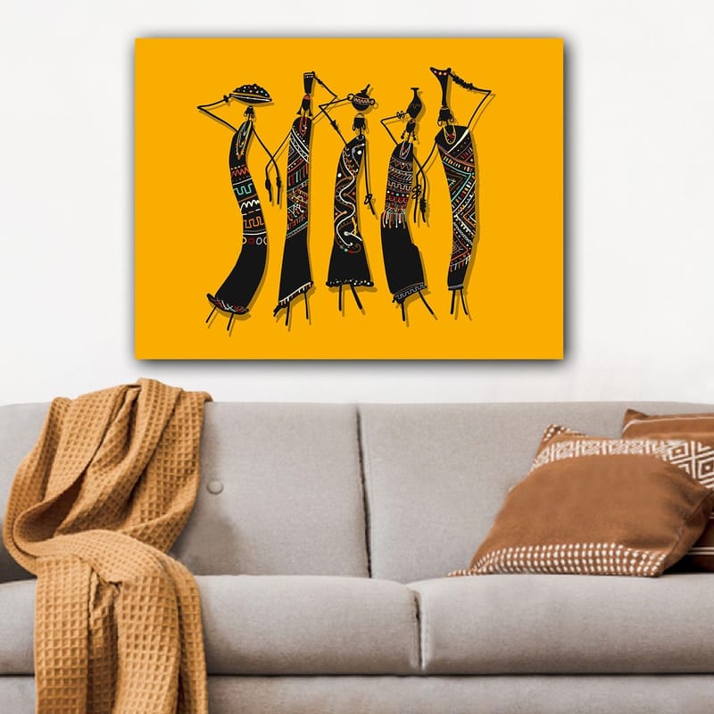 Canvas taulu 70x100 cm - Viisi tyyliteltyä naista perinteisissä vaatteissa kantaen esineitä päässään - Musta / Keltainen / Punainen - Sisustustuotteet - Taulu & taide - Canvas-taulu