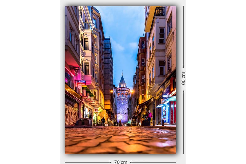 Canvas taulu 70x100 cm - Vilkas kaupunkikuva, jonka keskipisteenä on Galata-torni kapealla kadulla - Sininen / Oranssi / Violetti - Sisustustuotteet - Taulu & taide - Canvas-taulu