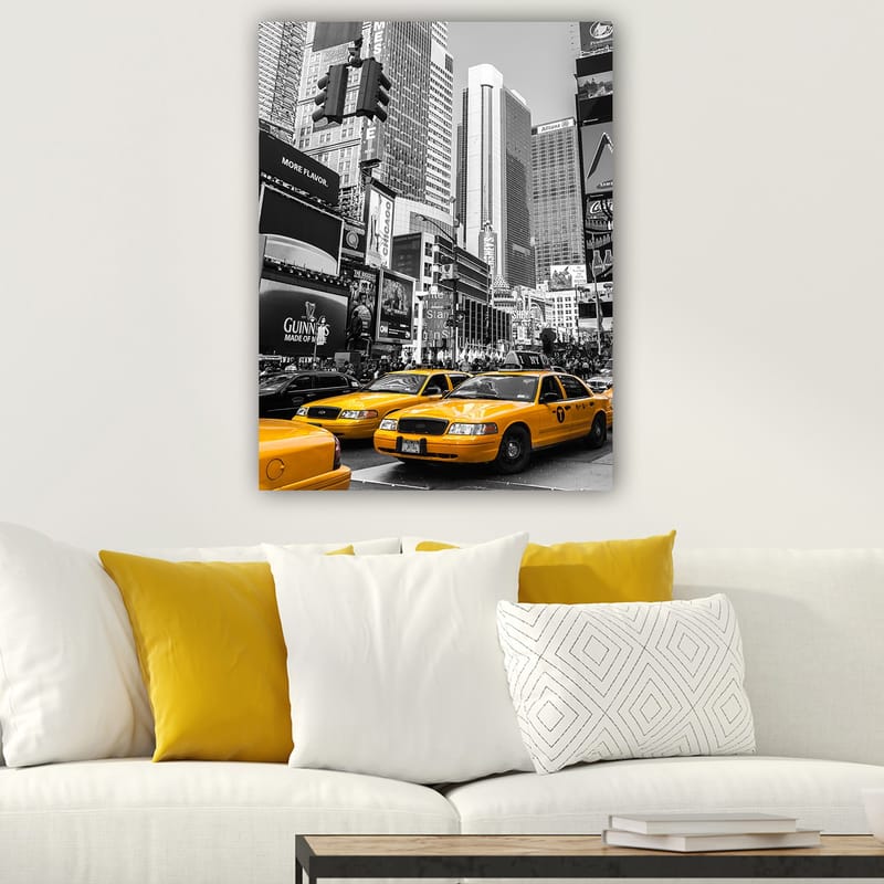 Canvas taulu 70x100 cm - Vilkas kaupunkikuva, jossa keltaiset taksit hallitsevat katua urbaanissa ympäristössä - Keltainen / Musta - Sisustustuotteet - Taulu & taide - Canvas-taulu