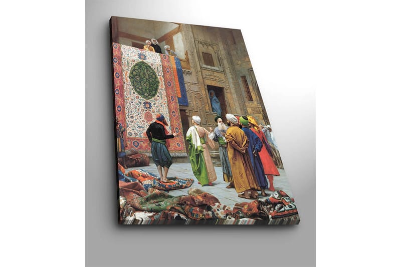 Canvas taulu 70x100 cm - Vilkas markkinapaikka, jossa miehet keskustelevat ja ihailevat suurta, värikästä mattoa - Punainen / Vihreä / Sininen - Sisustustuotteet - Taulu & taide - Canvas-taulu