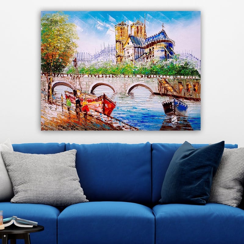 Canvas taulu 70x100 cm - Vilkas näkymä sillalla värikkäine veneineen ja vaikuttava rakennus taustalla - Sininen / Punainen / Vihreä - Sisustustuotteet - Taulu & taide - Canvas-taulu