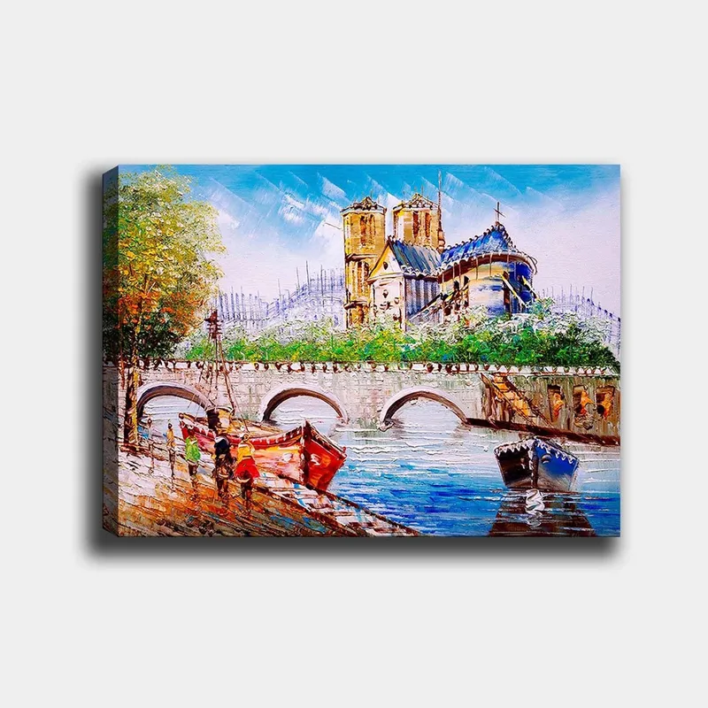 Canvas taulu 70x100 cm - Vilkas näkymä sillalla värikkäine veneineen ja vaikuttava rakennus taustalla, Sininen / Punainen / Vihreä