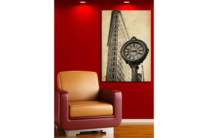 Canvas taulu 70x100 cm - Vintage-kello ikonisen rakennuksen juurella New Yorkissa - Musta / Harmaa / Beige - Sisustustuotteet - Taulu & taide - Canvas-taulu