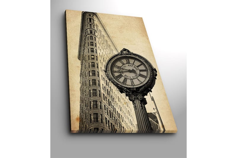 Canvas taulu 70x100 cm - Vintage-kello ikonisen rakennuksen juurella New Yorkissa - Musta / Harmaa / Beige - Sisustustuotteet - Taulu & taide - Canvas-taulu