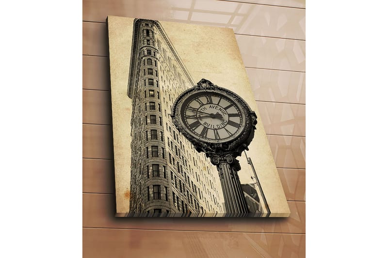 Canvas taulu 70x100 cm - Vintage-kello ikonisen rakennuksen juurella New Yorkissa - Musta / Harmaa / Beige - Sisustustuotteet - Taulu & taide - Canvas-taulu