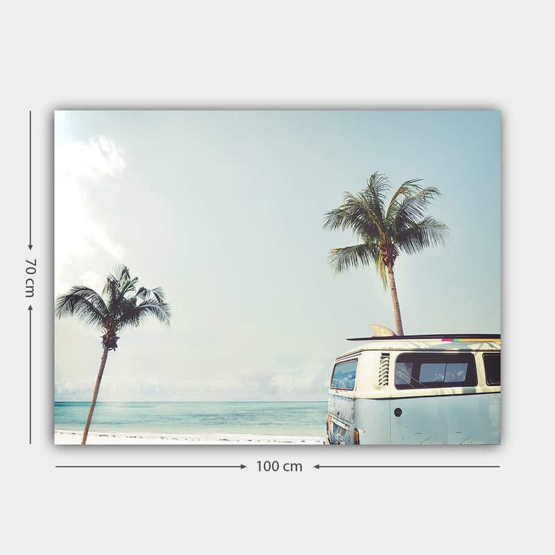 Canvas taulu 70x100 cm - Vintage-pakettiauto rannalla, taustalla palmuja ja meri - Vaaleansininen / Valkoinen / Vihreä - Sisustustuotteet - Taulu & taide - Canvas-taulu