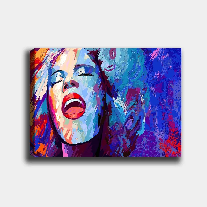 Canvas taulu 70x100 cm - Voimakas laulava nainen ilmeikkäillä kasvonpiirteillä, Sininen / Punainen / Valkoinen