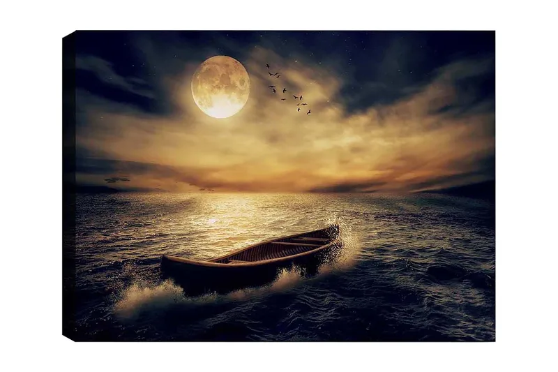 Canvas taulu 70x100 cm - Yksinäinen vene liukuu peilimäisellä järvellä suuren, kirkkaan kuun alla, Tummansininen / Kultainen / Harmaa