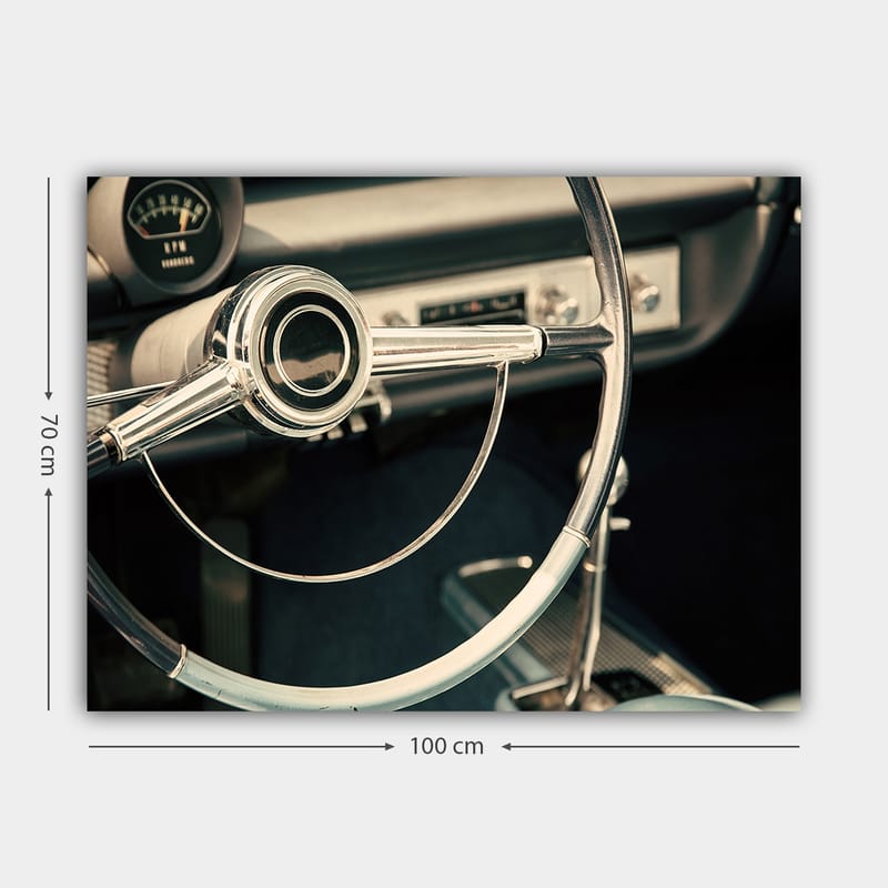Canvas taulu 70x100 cm - Yksityiskohtainen lähikuva klassisesta auton ohjauspyörästä, jossa on tyylikkäät linjat ja kromipinnat - Kromi / Valkoinen / Musta - Sisustustuotteet - Taulu & taide - Canvas-taulu