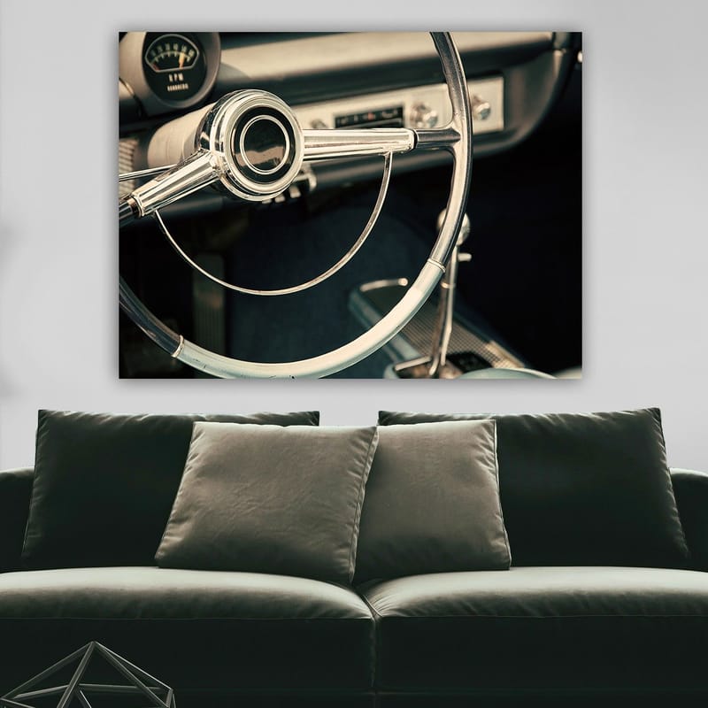 Canvas taulu 70x100 cm - Yksityiskohtainen lähikuva klassisesta auton ohjauspyörästä, jossa on tyylikkäät linjat ja kromipinnat - Kromi / Valkoinen / Musta - Sisustustuotteet - Taulu & taide - Canvas-taulu
