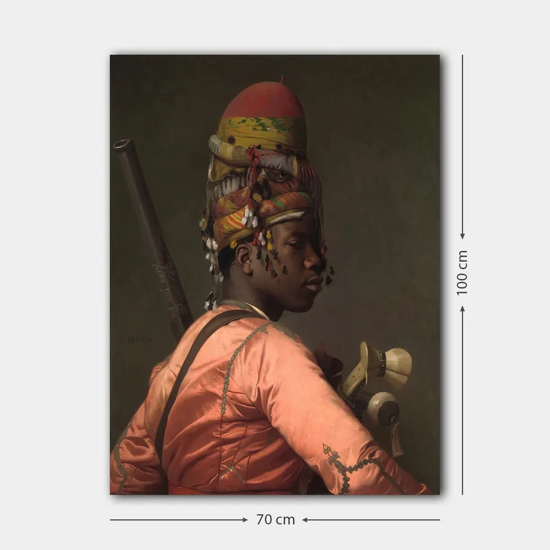 Canvas taulu 70x100 cm - Ylpeä mies perinteisissä vaatteissa värikkäässä päähineessä ja ase kädessään - Vaaleanpunainen / Vihreä / Musta - Sisustustuotteet - Taulu & taide - Canvas-taulu