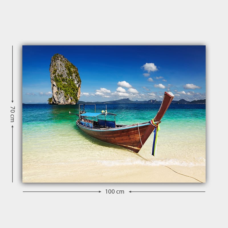 Canvas taulu 70x100 cm - Perinteinen vene trooppisella rannalla, taustalla kivimuodostelmia - Sininen / Vihreä / Ruskea - Sisustustuotteet - Taulu & taide - Canvas-taulu