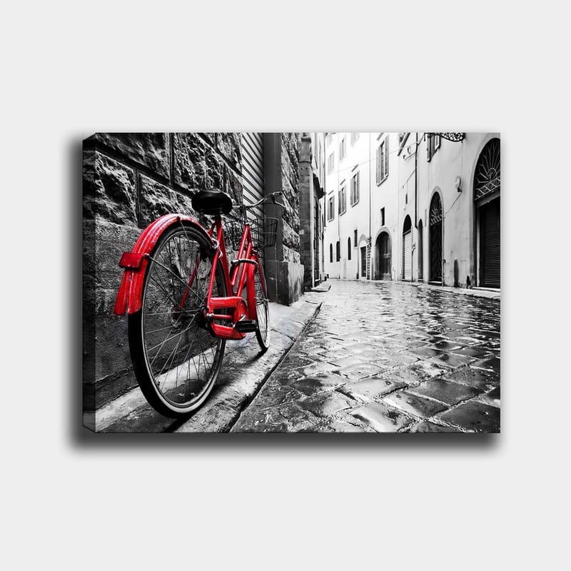 Canvas taulu 70x100 cm - Punainen polkupyörä nojaa seinään mustavalkoisessa kaupunkiympäristössä, Punainen / Musta / Harmaa