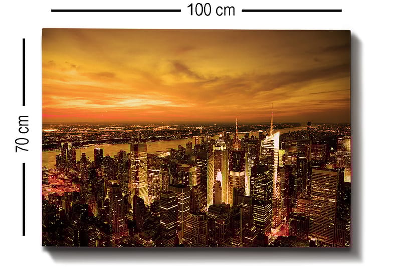Canvas taulu 70x100 cm - Panoraamanäkymä kaupunkiin auringonlaskun aikaan korkeine rakennuksineen ja dramaattisine taivaineneen - Oranssi / Kulta / Musta - Sisustustuotteet - Taulu & taide - Canvas-taulu