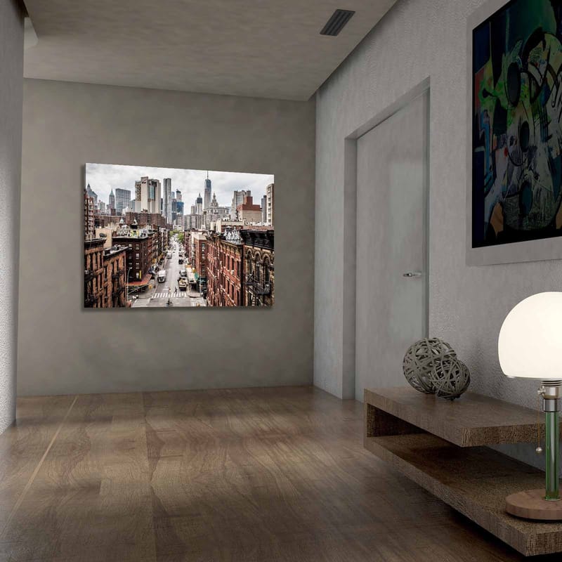 Canvas taulu 70x100 cm - Panoraamanäkymä kaupunkiin korkeine rakennuksineen ja vilkkaine katuineen - Tummanpunainen / Harmaa / Beige - Sisustustuotteet - Taulu & taide - Canvas-taulu