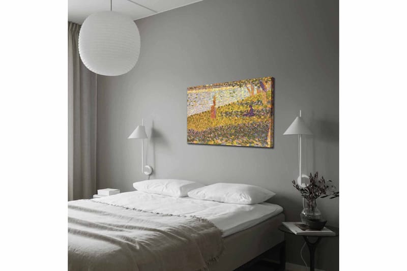 Canvas taulu 70x100 cm - Punamekkoinen nainen seisoo kukkivalla niityllä järven rannalla - Keltainen / Violetti / Vihreä - Sisustustuotteet - Taulu & taide - Canvas-taulu