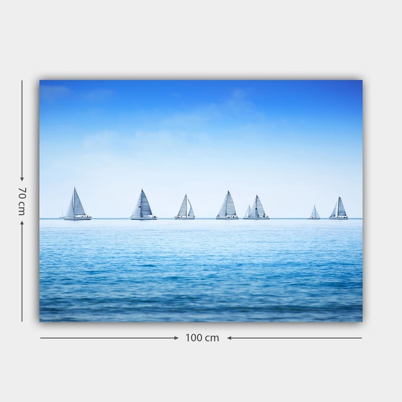 Canvas taulu 70x100 cm - Purjeveneet liitävät tyynellä järvellä kirkkaan sinisen taivaan alla - Sininen / Valkoinen - Sisustustuotteet - Taulu & taide - Canvas-taulu