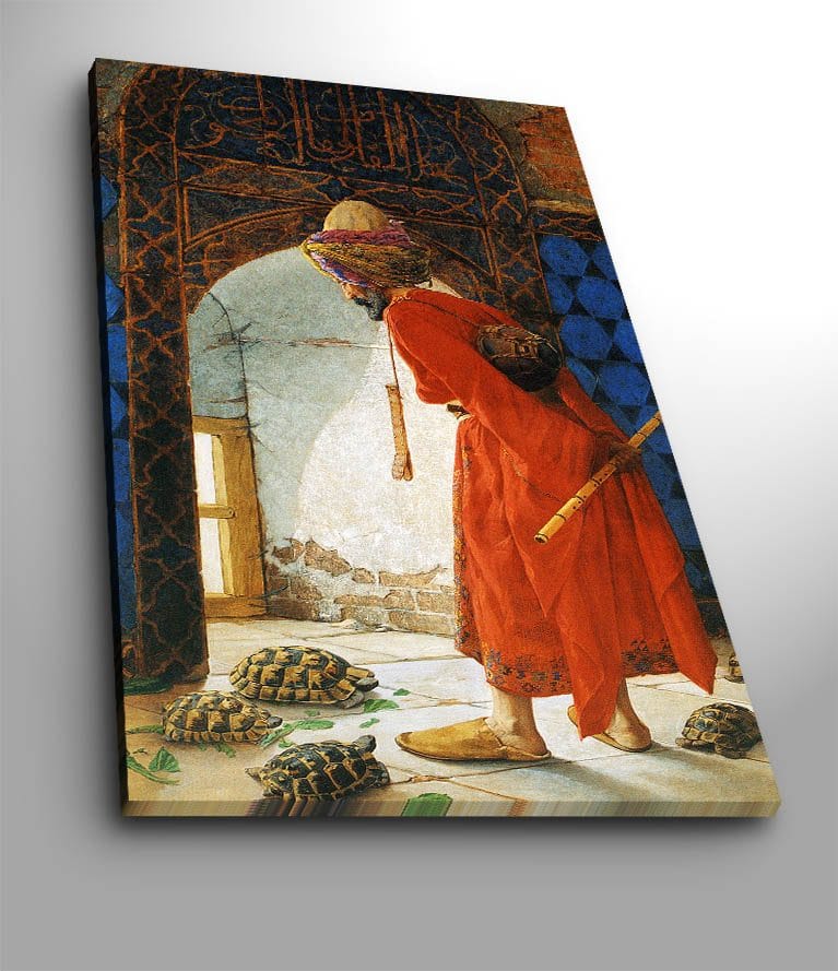 Canvas taulu 70x100 cm - Punakaapuinen mies seisoo oviaukolla ja katsoo lattialla olevia kilpikonnia - Punainen / Sininen / Beige - Sisustustuotteet - Taulu & taide - Canvas-taulu