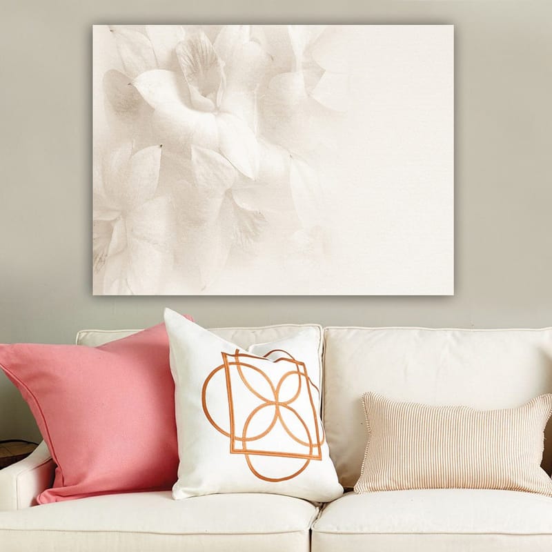 Canvas taulu 70x100 cm - Pehmeitä kukkia hienovaraisissa valkoisen sävyissä - Valkoinen / Vaaleanbeige - Sisustustuotteet - Taulu & taide - Canvas-taulu