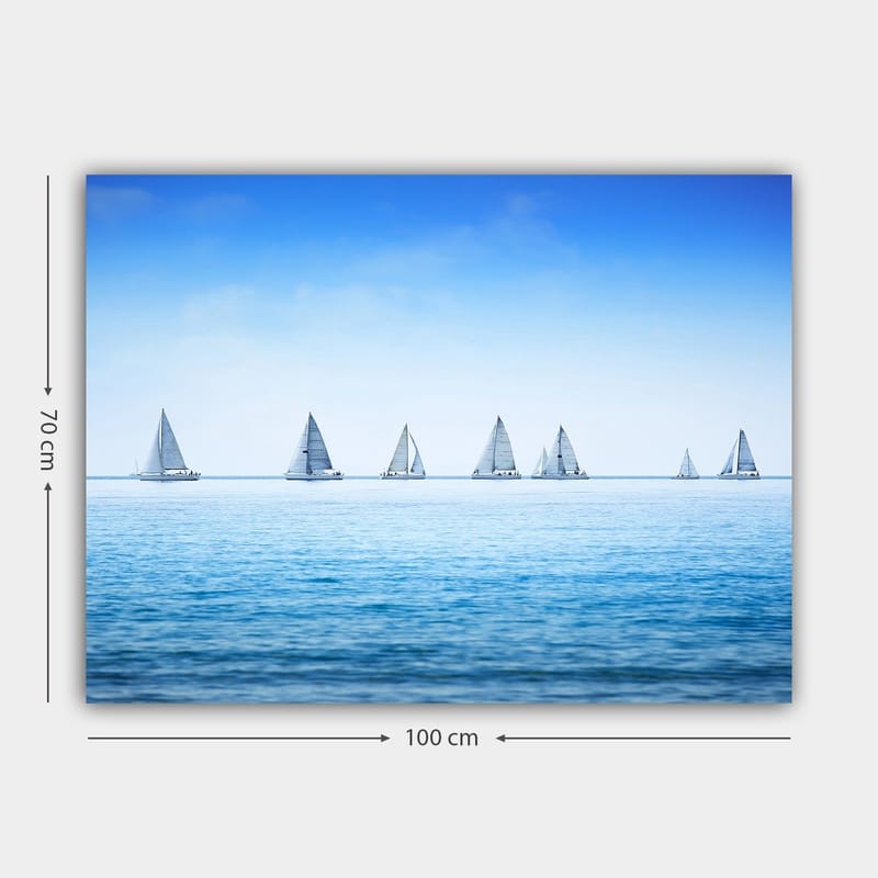 Canvas taulu 70x100 cm - Purjeveneet liitävät tyynellä järvellä kirkkaan sinisen taivaan alla - Sininen / Valkoinen - Sisustustuotteet - Taulu & taide - Canvas-taulu