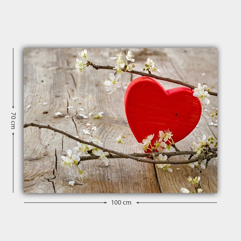 Canvas taulu 70x100 cm - Punainen sydän kukkien ympäröimänä puupinnalla - Punainen / Valkoinen - Sisustustuotteet - Taulu & taide - Canvas-taulu