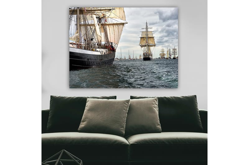 Canvas taulu 70x100 cm - Purjeveneet navigoivat vilkkaalla merellä - Tummansininen / Valkoinen / Beige - Sisustustuotteet - Taulu & taide - Canvas-taulu