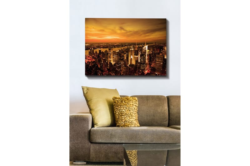 Canvas taulu 70x100 cm - Panoraamanäkymä kaupunkiin auringonlaskun aikaan korkeine rakennuksineen ja dramaattisine taivaineneen, Oranssi / Kulta / Musta