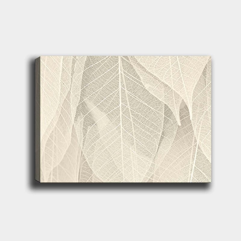 Canvas taulu 70x100 cm - Pehmeä ja hienovarainen läpikuultavien lehtien sommitelma, joka luo rauhallisuuden ja harmonian tunteen, Vaaleanbeige / Valkoinen