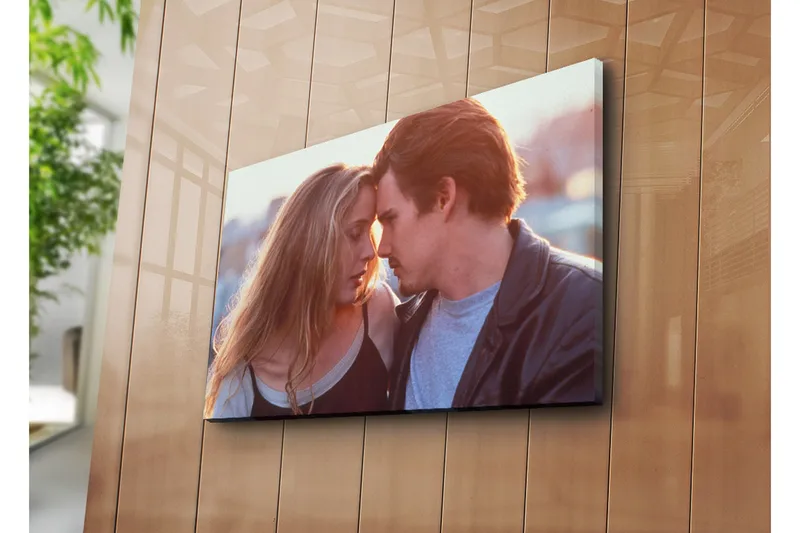 Canvas-taulu 70x45 cm - Intiimi hetki kahden ihmisen välillä, jotka jakavat emotionaalisen yhteyden, Ihonvärit / Musta / Harmaa