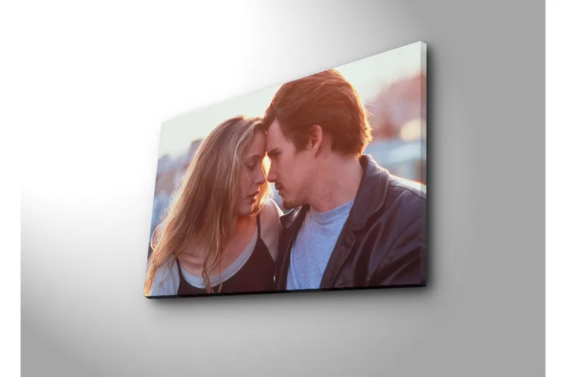 Canvas-taulu 70x45 cm - Intiimi hetki kahden ihmisen välillä, jotka jakavat emotionaalisen yhteyden - Ihonvärit / Musta / Harmaa - Sisustustuotteet - Taulu & taide - Canvas-taulu