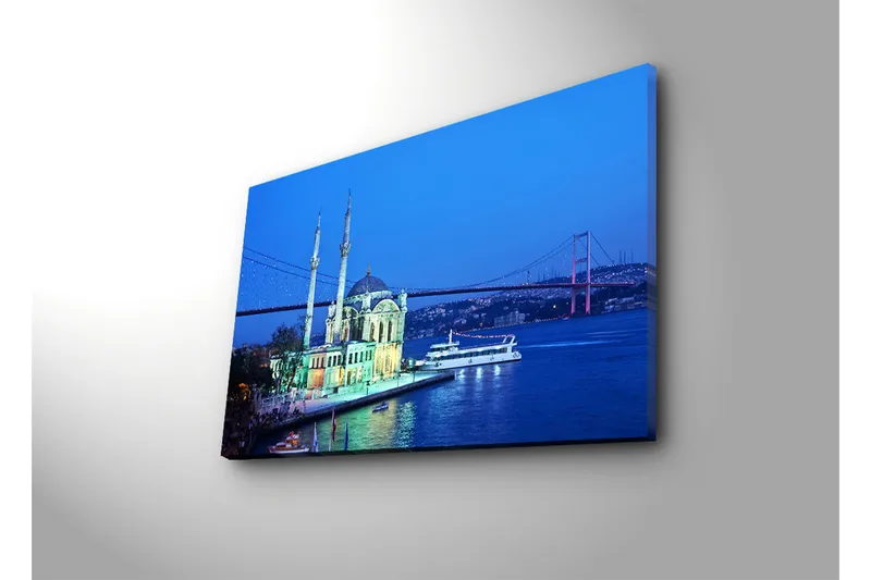 Canvas-taulu 70x45 cm - Kaunis näkymä moskeijasta veden äärellä, taustalla silta - Sininen / Vihreä / Valkoinen - Sisustustuotteet - Taulu & taide - Canvas-taulu