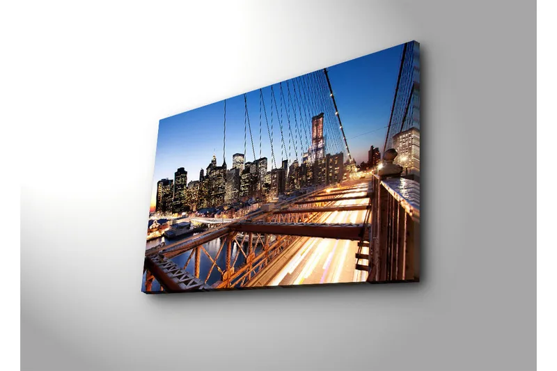Canvas-taulu 70x45 cm - Kaupungin siluetti sillalla ja valoleikeillä hämärässä - Tummansininen / Oranssi / Musta - Sisustustuotteet - Taulu & taide - Canvas-taulu