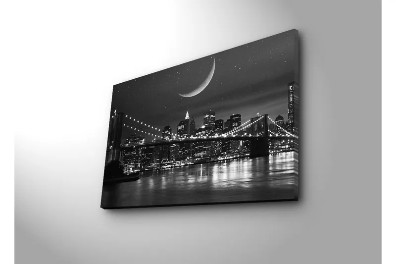 Canvas-taulu 70x45 cm - Mustavalkoinen kaupunkikuva sillalla ja puolikuu horisontin yllä - Musta / Valkoinen / Harmaa - Sisustustuotteet - Taulu & taide - Canvas-taulu