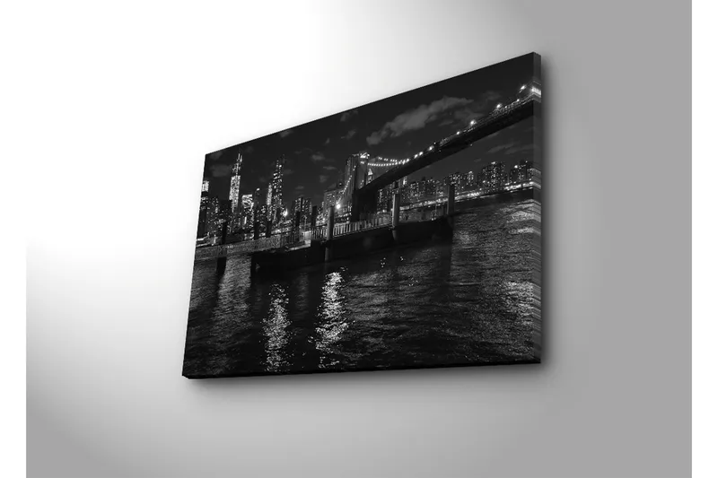 Canvas-taulu 70x45 cm - Mustavalkoinen kaupunkisiluetti, jossa on silta ja vene vedessä - Musta / Valkoinen / Harmaa - Sisustustuotteet - Taulu & taide - Canvas-taulu