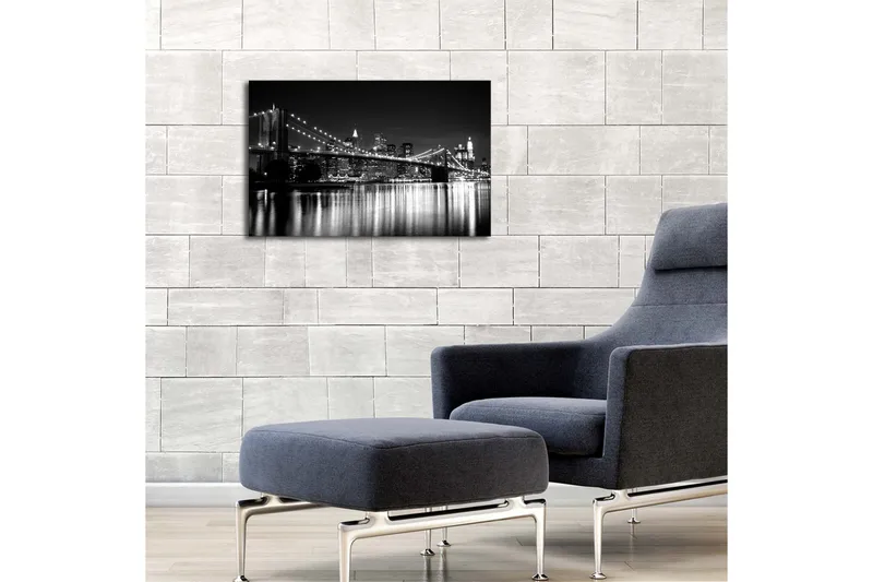 Canvas-taulu 70x45 cm - mustavalkoinen kuva Brooklyn Bridgestä ja taustalla kaupungin siluetti, Musta / Valkoinen / Harmaa