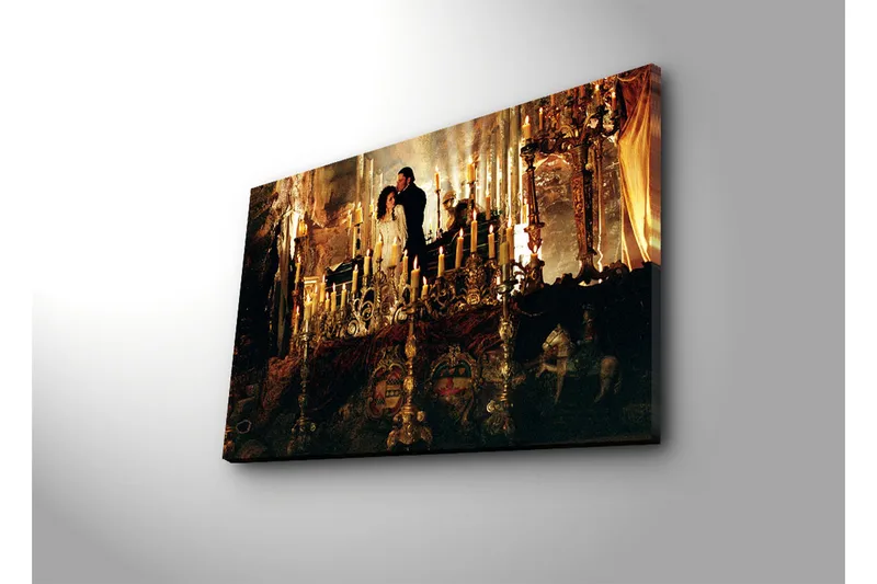 Canvas-taulu 70x45 cm - Romanttinen näkymä pariskunnasta upeassa ympäristössä valojen ja koristeiden ympäröimänä - Kulta / Musta / Beige - Sisustustuotteet - Taulu & taide - Canvas-taulu