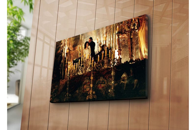 Canvas-taulu 70x45 cm - Romanttinen näkymä pariskunnasta upeassa ympäristössä valojen ja koristeiden ympäröimänä - Kulta / Musta / Beige - Sisustustuotteet - Taulu & taide - Canvas-taulu