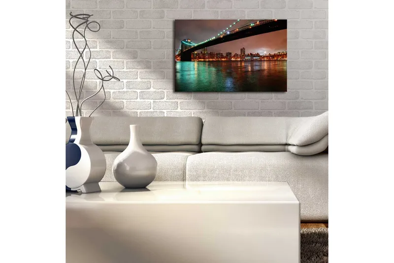 Canvas-taulu 70x45 cm - Silta kaupungin yli heijastuksineen vedessä - Tummanvihreä / Oranssi / Musta - Sisustustuotteet - Taulu & taide - Canvas-taulu