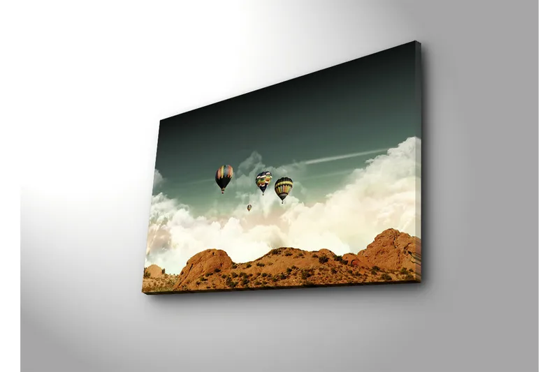 Canvas-taulu 70x45 cm - Useita kuumailmapalloja leijumassa dramaattisen taivaan ja vuoristomaiseman yllä - Tummansininen / Beige / Valkoinen - Sisustustuotteet - Taulu & taide - Canvas-taulu