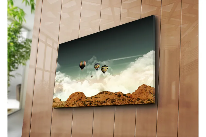 Canvas-taulu 70x45 cm - Useita kuumailmapalloja leijumassa dramaattisen taivaan ja vuoristomaiseman yllä, Tummansininen / Beige / Valkoinen